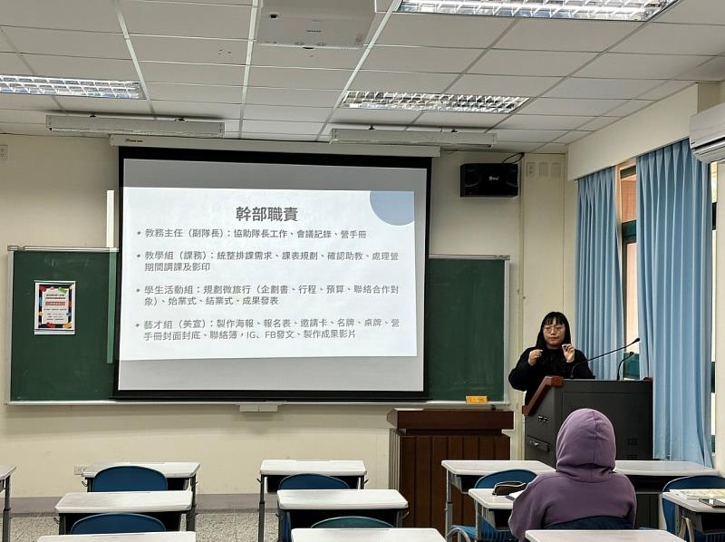 上屆史懷哲服務隊隊長王圩彤同學分享過往經驗及提供建議。