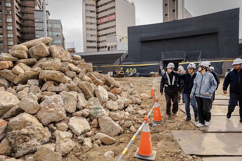 高虹安市長前往視察新竹棒球場改善工程，要求「安全優先、品質到位、依法究責」。