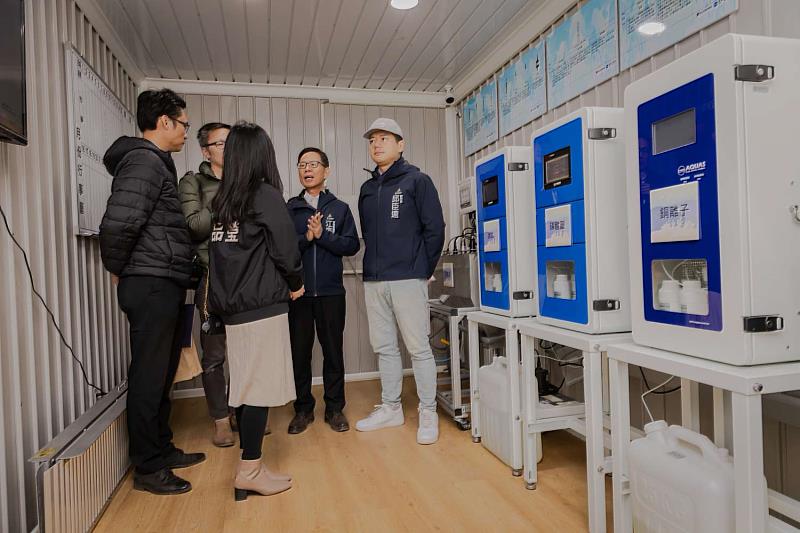 邱臣遠副市長視察監測站啟用情形。