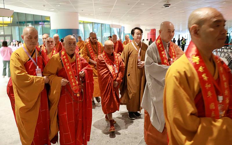 靈鷲山開山住持心道法師獲邀出席千僧萬眾祈福大法會，帶領弟子隨行。（圖/靈鷲山佛教教團提供）