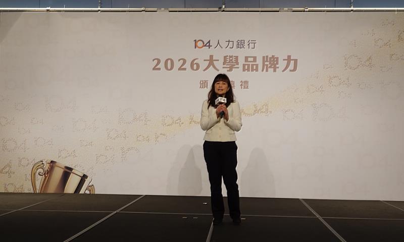 勤益研發長黃美玲教授於得獎學校中分享勤益特色與理念。