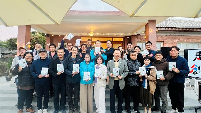 亞大扮智庫助攻雲林創生 攜手縣府發表《走在創生的路上》專刊