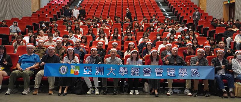 亞大經管系大會頒逾200獎 學業職涯雙贏 3種實力一次到位