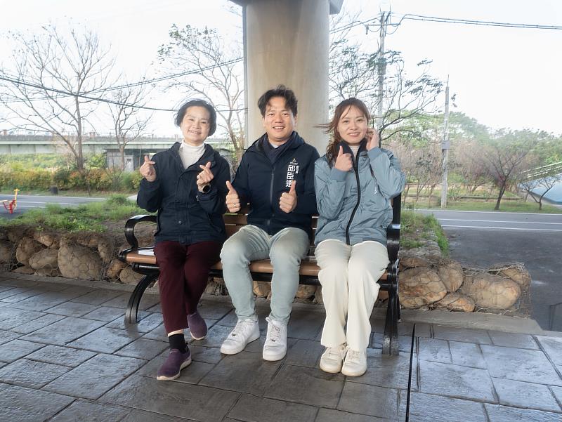 頭前溪左岸堤頂步道舊社段改善完工，副市長邱臣遠赴現場視察。