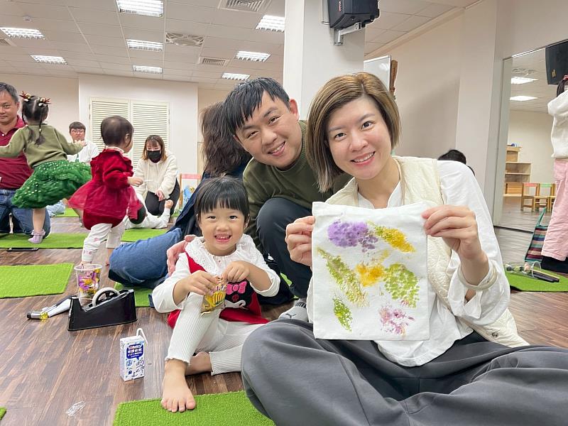 親子共創植物拓印小提袋。