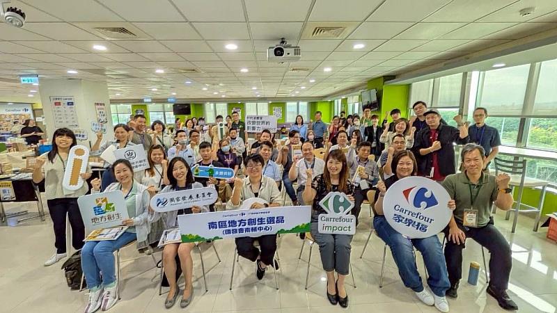 地方品牌與家樂福採購部門交流及參訪門市,反思品牌如何打造特色產品。