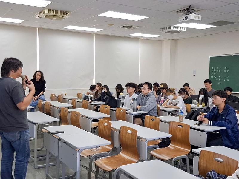 林創辦人與學生進行交流，現場學生踴躍提問問題。