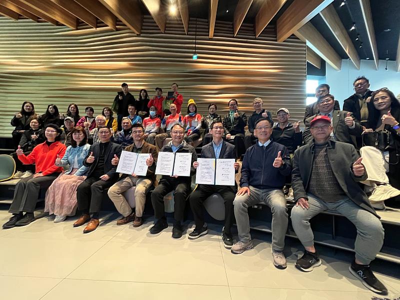 大家共同見證簽署MOU的一刻。