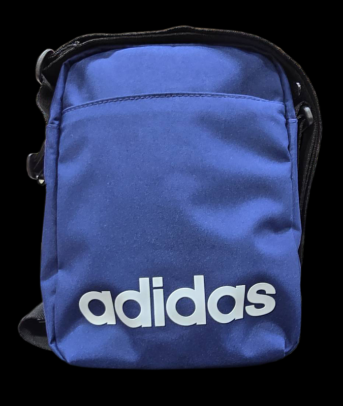 禮客內湖店將重整改裝，推出搶購價483元adidas尼龍休閒包，滿足顧客挖寶血拚樂趣。