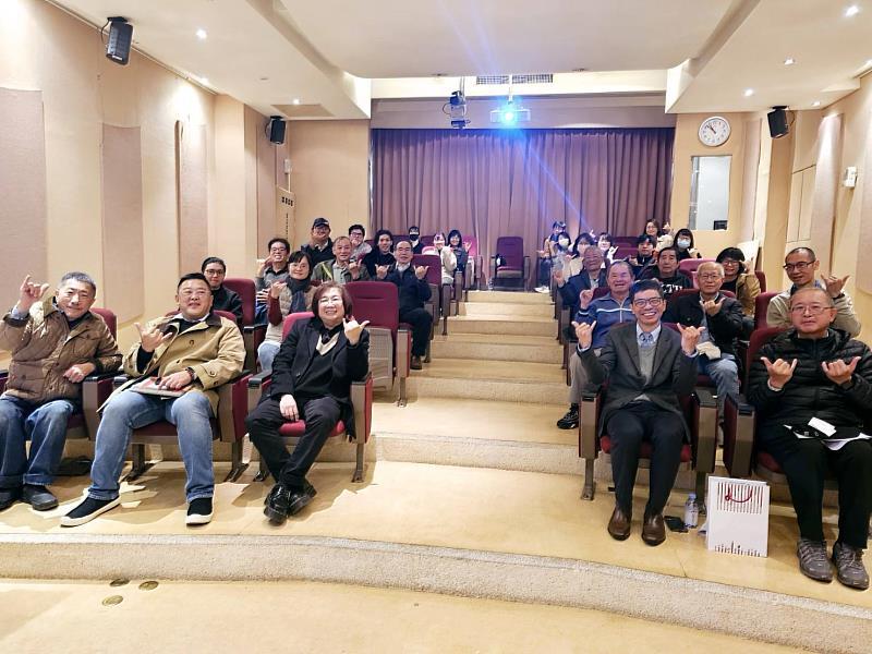 點雲科技重現六堆風華，與會人員大合影。（第1排左起：徐慧民副教授、黃正翰組長、陳柏欽主任、何金樑主任、馬紀政組長）