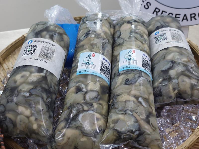 具有產銷履歷或生產追溯條碼（QR Code）的牡蠣產品。