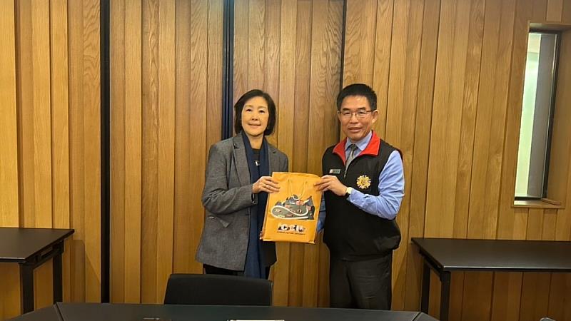 協助退除役官兵升學及就業，臺北市榮民服務處處長黃信仁拜會中國文化大學推廣教育部教育長李世聰。