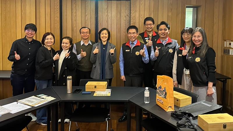 中國文化大學推廣教育部日前接待臺北市榮民服務處處長黃信仁率就業站團隊蒞臨交流。