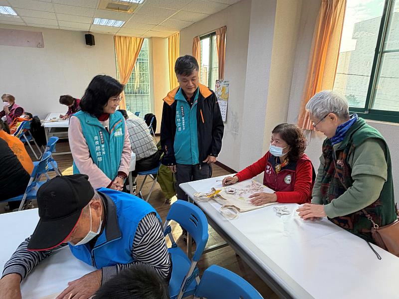 柿子染出番路美學 醫事C據點推動長幼共學溫暖登場
