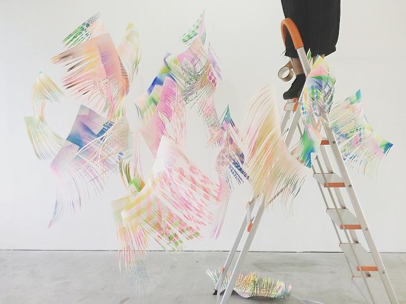 「發生什麼事？」展出作品：劉文瑄，〈塗畫小屋〉，2026。（新北市美術館提供）