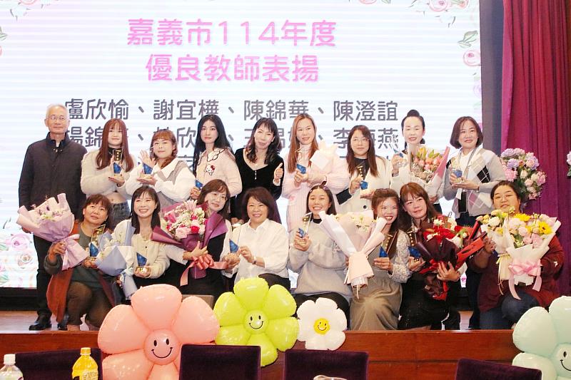 市長黃敏惠頒獎肯定幼教人員用心付出 (2)