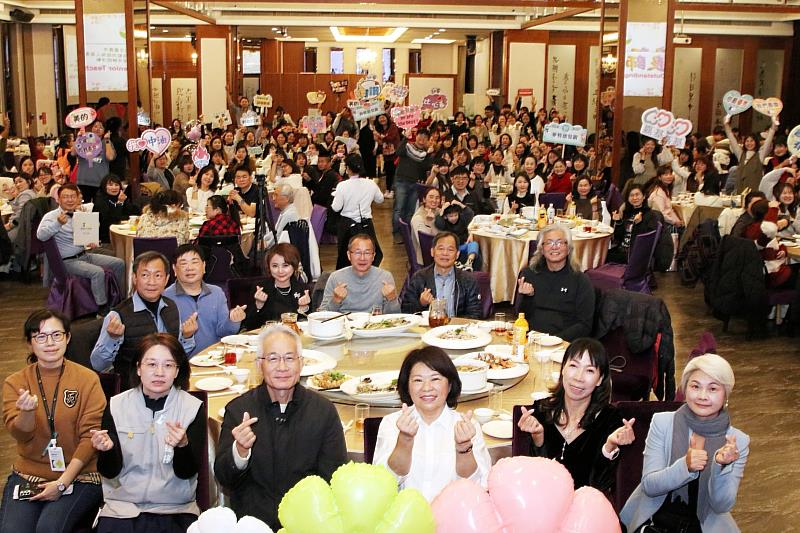 嘉市幼兒教育學會表揚優良教師市長黃敏惠頒獎肯定幼教人員付出