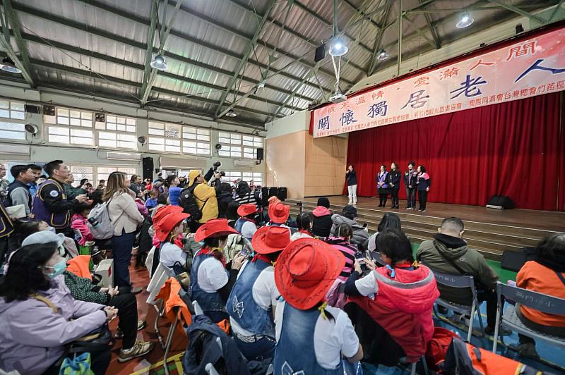 善心團體與熱情民眾共同響應義賣活動