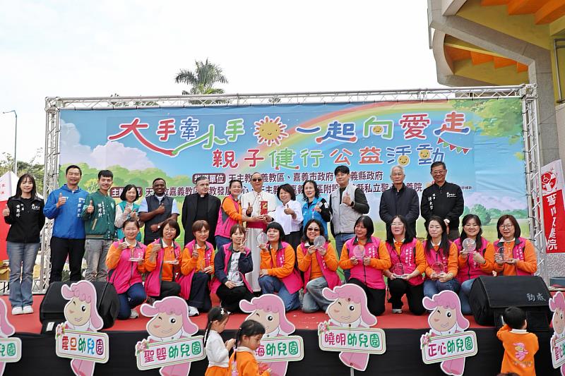 0_黃敏惠市長代表嘉市府捐助五萬元