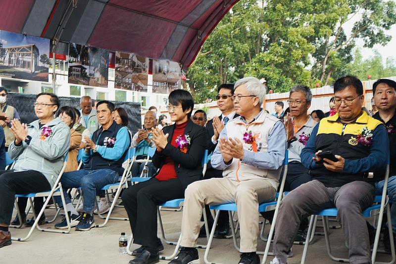 古主委與立法委員徐富癸、蘇清泉、屏東縣政府客家事務處處長李明宗、新埤鄉長曾明輝等代表和鄉親共同參與