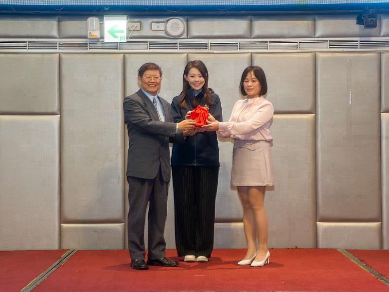 市長高虹安見證印信交接。