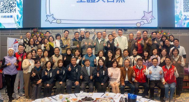 新竹市家長聯合會第19、20屆理事長交接典禮, 與會貴賓合影。