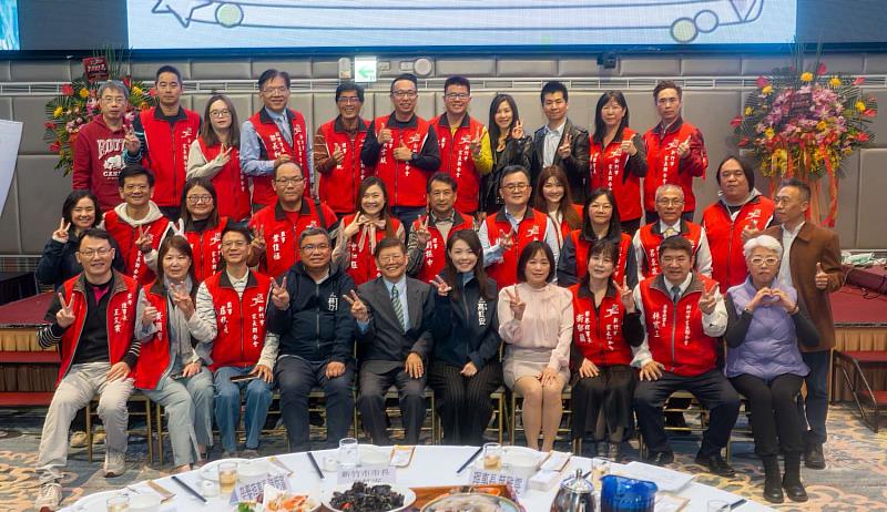 新竹市家長聯合會第19、20屆理事長交接典禮,家長聯合會員合影。