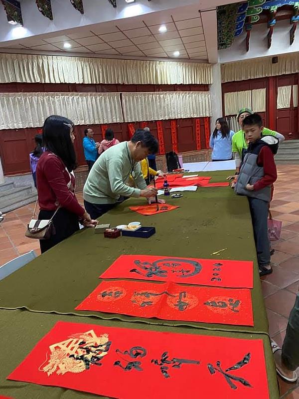閩式紅樓喜迎新春 墨香四溢賀佳節 墾丁精緻旅遊春聯免費贈送