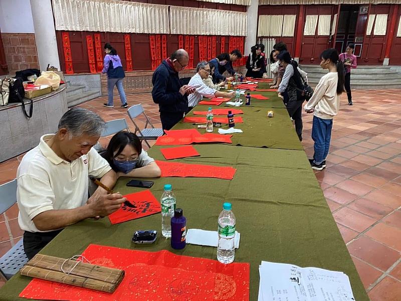 閩式紅樓喜迎新春 墨香四溢賀佳節 墾丁精緻旅遊春聯免費贈送