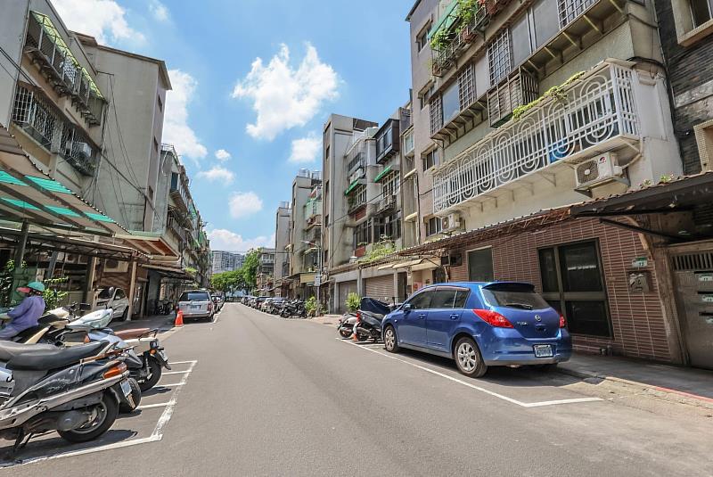 近一年松山區撫遠街交易住宅的平均屋齡高達50年，成為北市「最年長路段」。