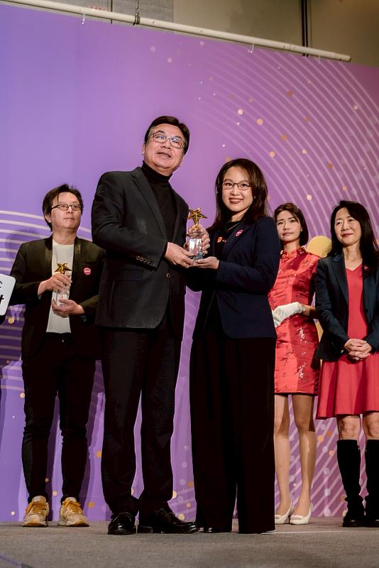 1111人力銀行揭曉2025幸福企業評選名單,華藝數位第3度獲得肯定。