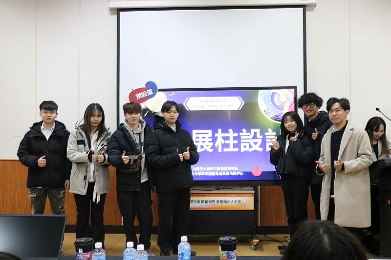 團隊「恆星」獲得最佳展柱設計。