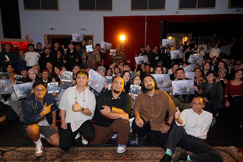 原味醞釀於2025年12月20日重返專輯誕生地「玉成戲院錄音室」，舉辦限量百人的搶先聽演唱會，為新專輯熱力暖身（圖／風潮音樂提供）