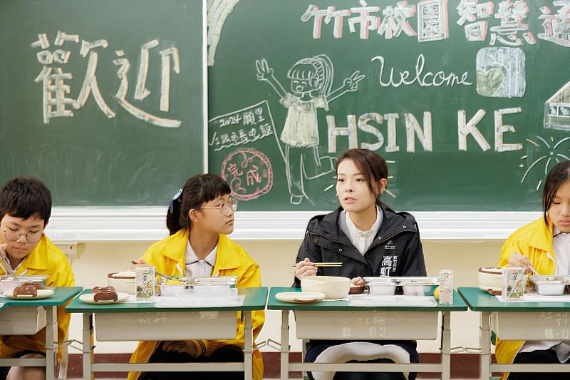 高虹安市長日前宣布自115年8月起正式推動「全額補助學生營養午餐」政策。