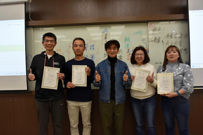 南大管理學院EMBA課堂辯論賽結果揭曉，正方榮獲最佳團隊獎肯定。