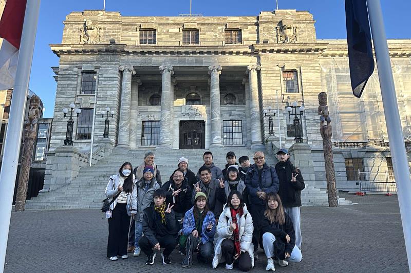 南大文資系師生於紐西蘭進行永續旅遊與環境保育相關交流，實地汲取國際永續實踐經驗。