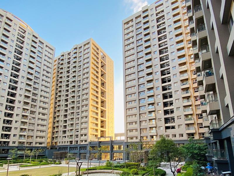桃園市龜山區2025年全年人口淨增加4,433人，成長率達2.4%排名第2。