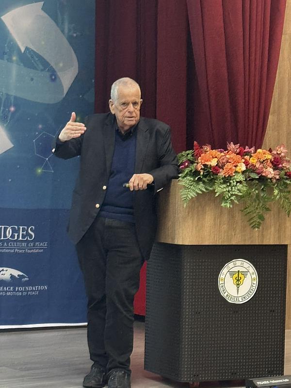 2004年諾貝爾化學獎得主亞倫．切哈諾沃Prof.Aaron Ciechanover到中國醫藥大學專題演講。