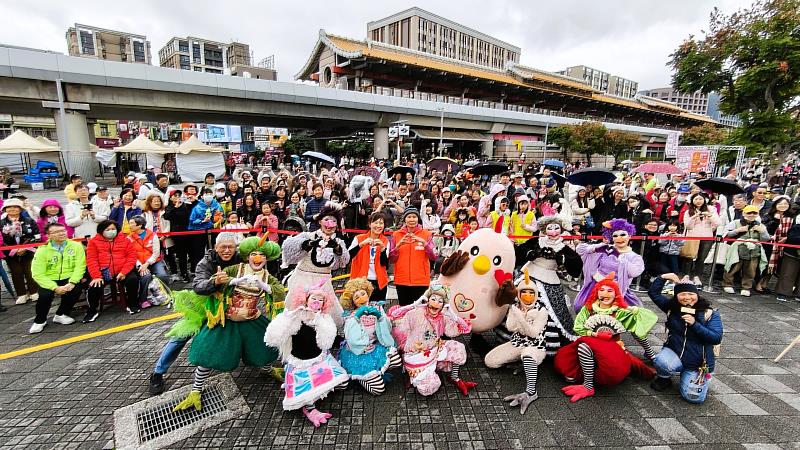 愛地球從新年開始 家樂福文教基金會攜手紙風車陪伴民眾元旦健走
