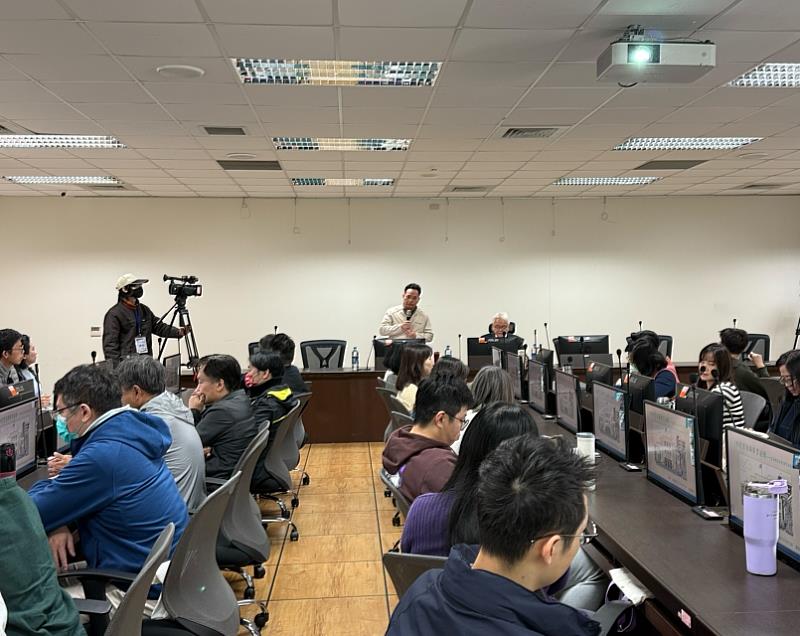 陳錫欽博士的演講情況。