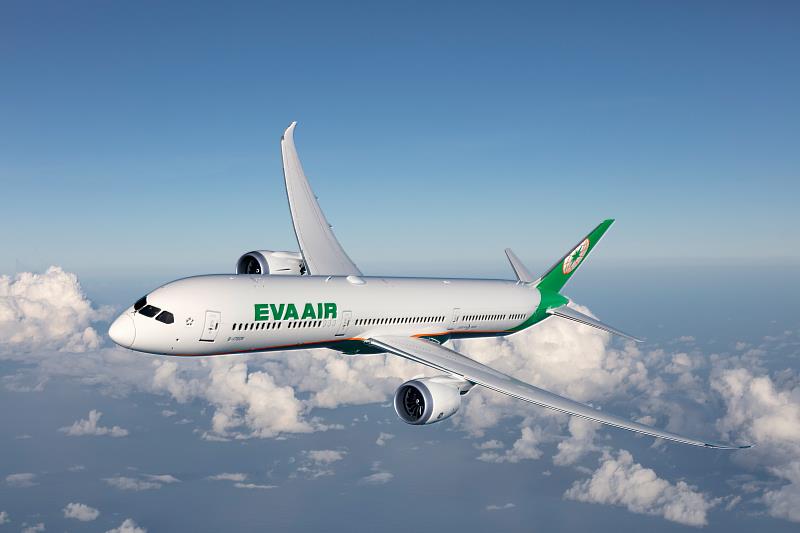 長榮航空連續第13年榮獲全球最安全航空公司的殊榮,本次評比獲得第8名的肯定,也是全球前10大最安全航空公司中唯一入選的台灣航空公司,展現長榮航空長期深耕飛航安全的卓越成果。