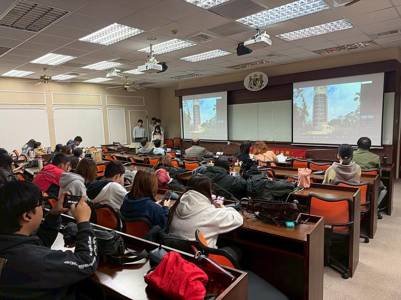 南華大學舉辦和平遊程設計比賽，參賽學生介紹主題遊程。