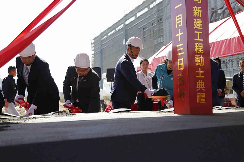 翁章梁出席緯承實業股份有限公司馬稠後新廠動土典禮