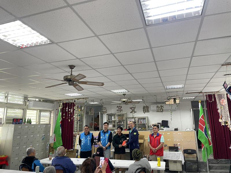 花蓮縣救國團「扶弱送愛、傳愛台灣」關懷長者 溫暖寒冬