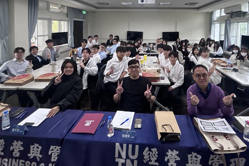 南大經管系學生以企業顧問視角回應真實產業議題，展現產業競爭分析與策略思考能力。