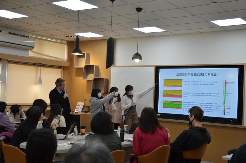 南大教育學系工作坊進行小組成果分享，交流教育AI融入教學的實務經驗。