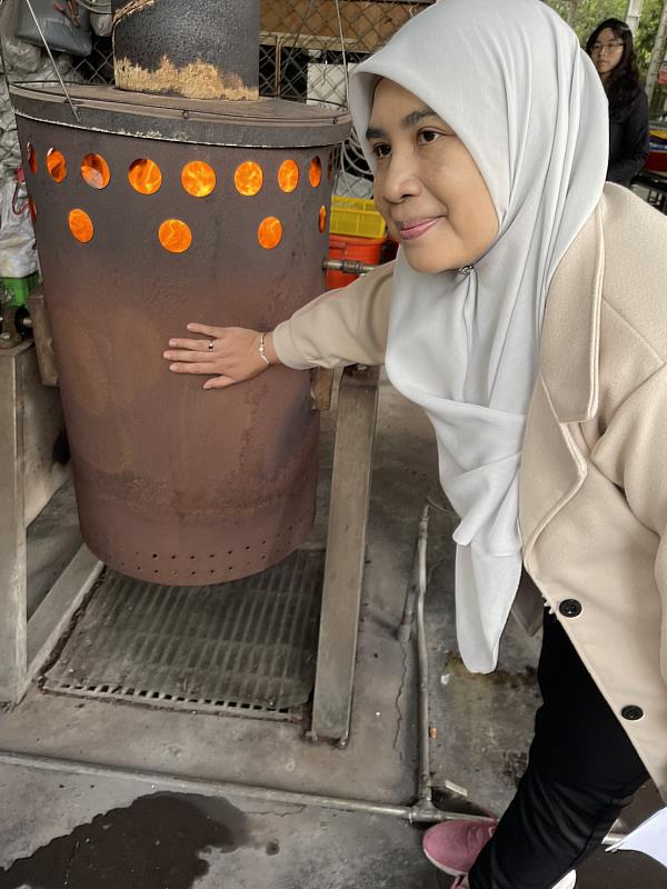 學者Hetty Karunia Tunjungsari實地參訪官田USR實作基地。