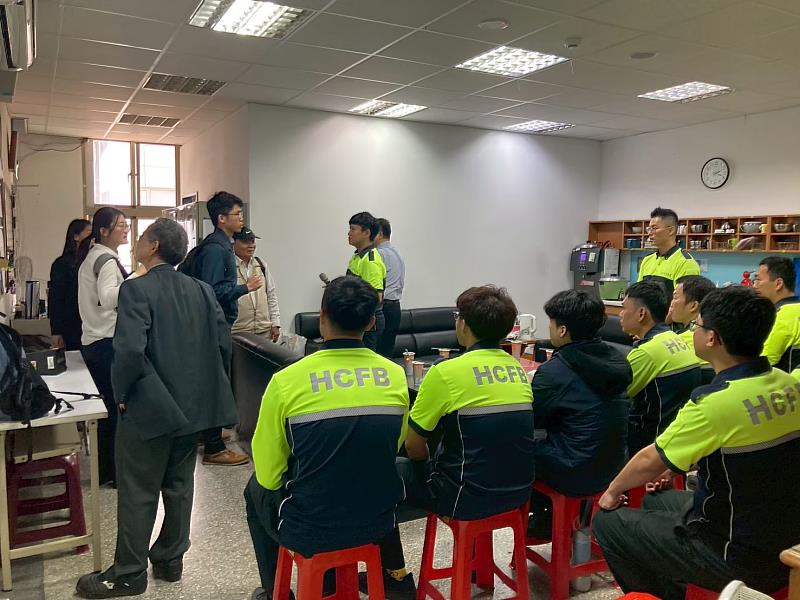 內政部人員至消防局進行職安措施的實地查核。