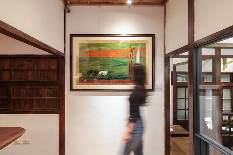 此作展現了大師Grittini對常玉陰陽平衡美學的細膩詮釋。透過金箔與黑色絲網的交織對比，使雙馬交疊的姿態在金屬光澤中更具層次，不僅突顯了義大利工作室對於色彩對比的極致掌控，更讓畫作在靜謐中散發出低調奢華的當代質感。