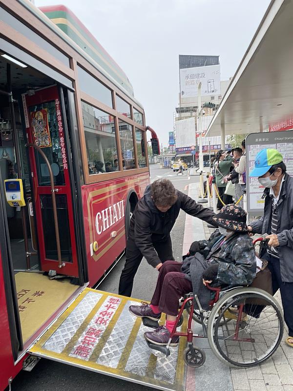 即日起至115年1月30日只要搭乘公車即可參加抽獎。